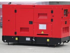 ما هي وظيفة وتأثير الانسداد للثقوب الصغيرة في مولد Cummins؟